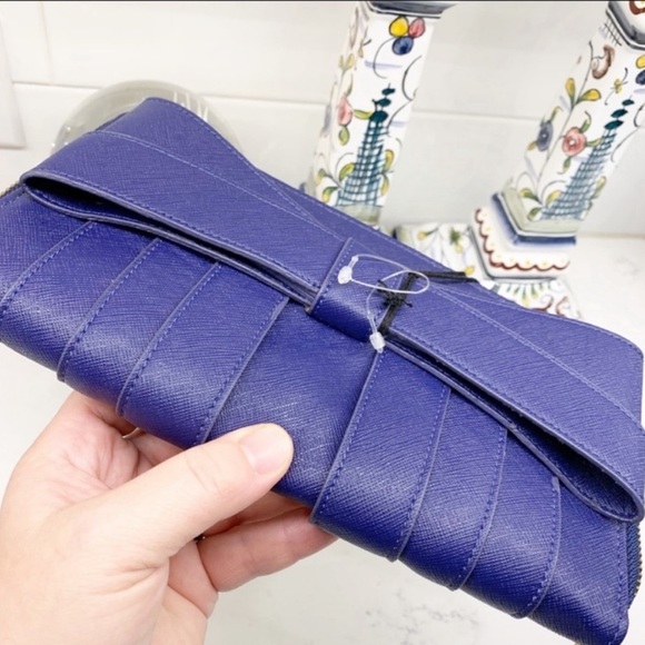 Zac Posen “Shirley Bow” Leather Clutch - Picture 3 of 8